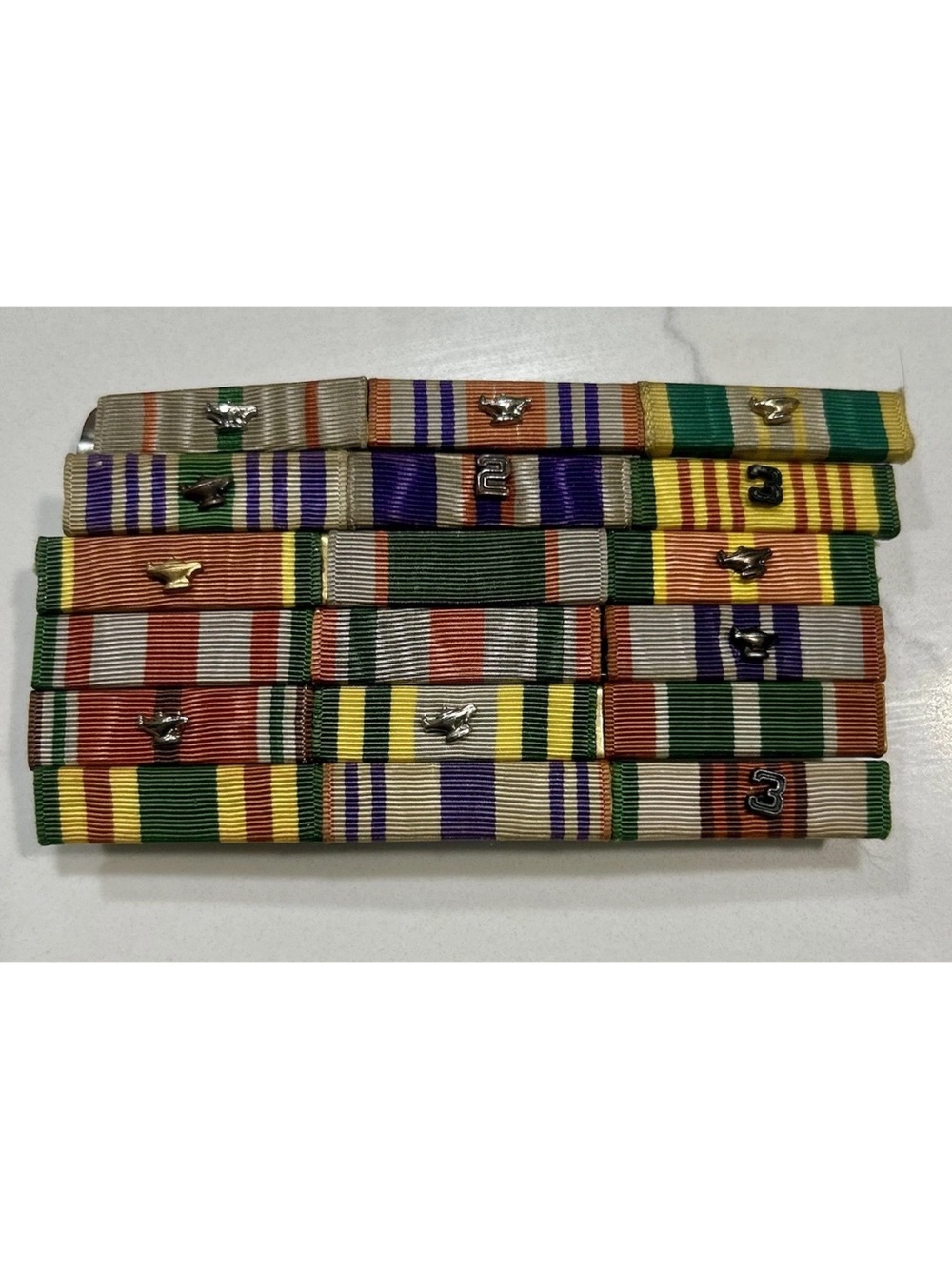 MILITARY MEDALS DECORATIVE HONORS RIBBON BAR RACK OF 18